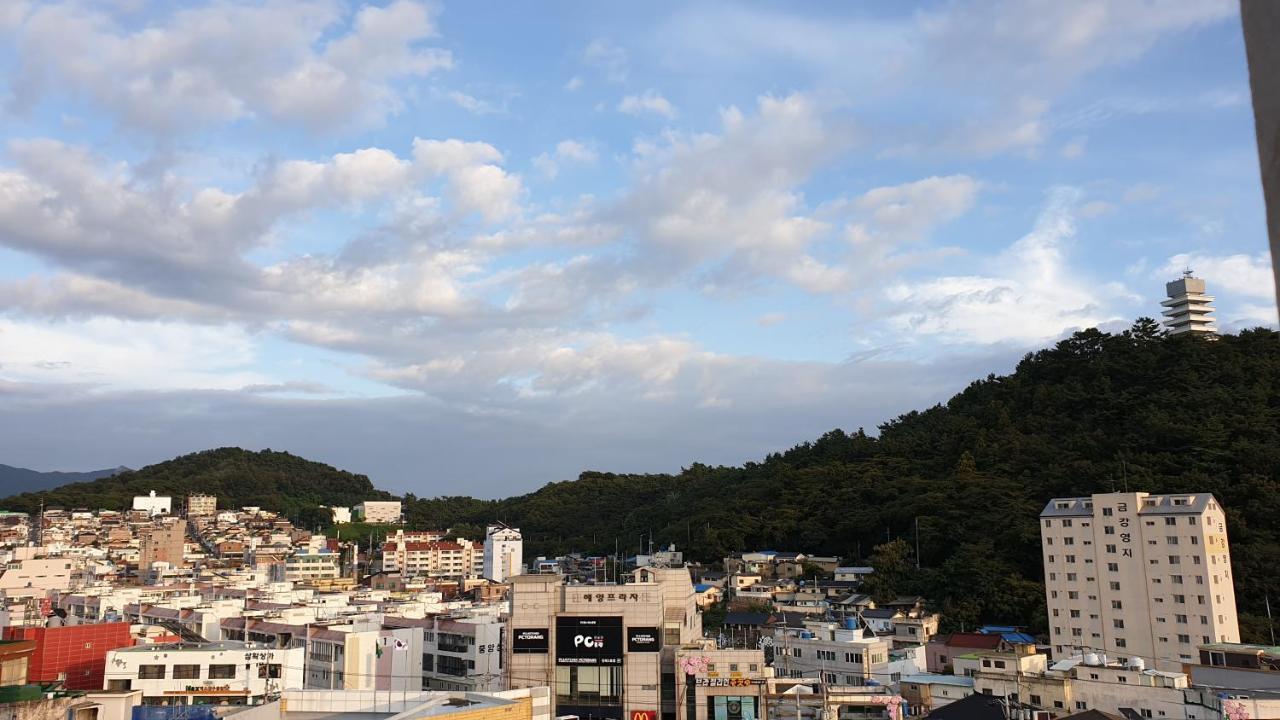 Jinhae Intercity Hotel Чханвон Екстер'єр фото