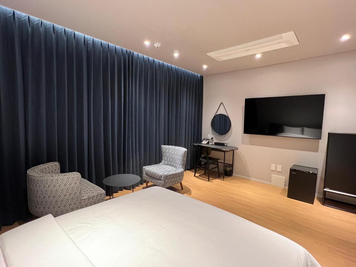 Jinhae Intercity Hotel Чханвон Екстер'єр фото