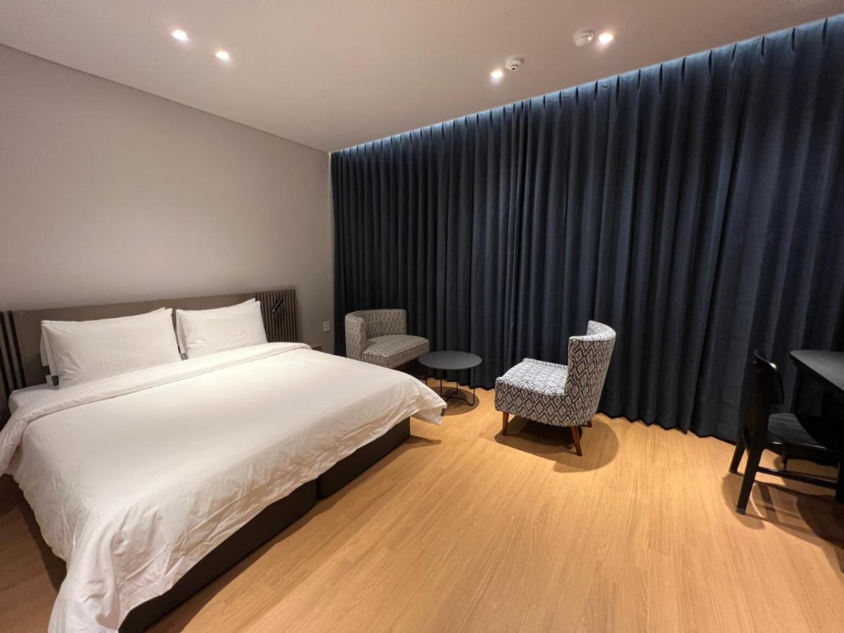 Jinhae Intercity Hotel Чханвон Екстер'єр фото