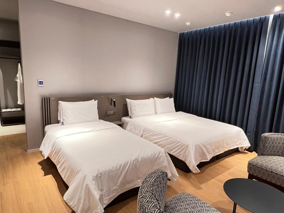Jinhae Intercity Hotel Чханвон Екстер'єр фото